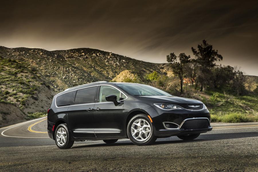  Chrysler Pacifica Touring-L Plus 2016 года  (фото 5 из 7)